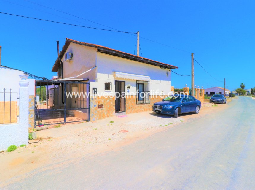 Resale - Country Property -
Dolores