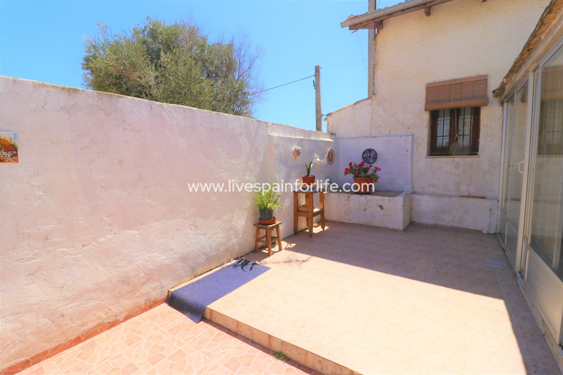 Resale - Country Property -
Dolores