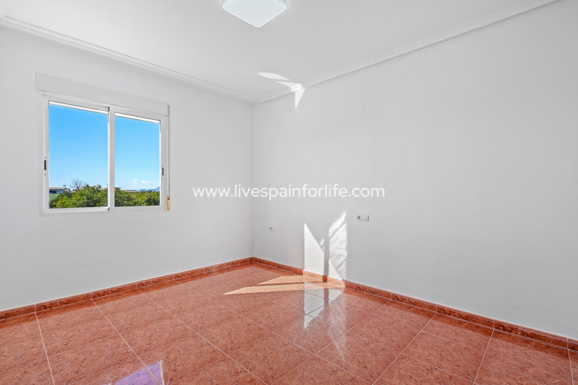 Resale - Country Property -
Dolores