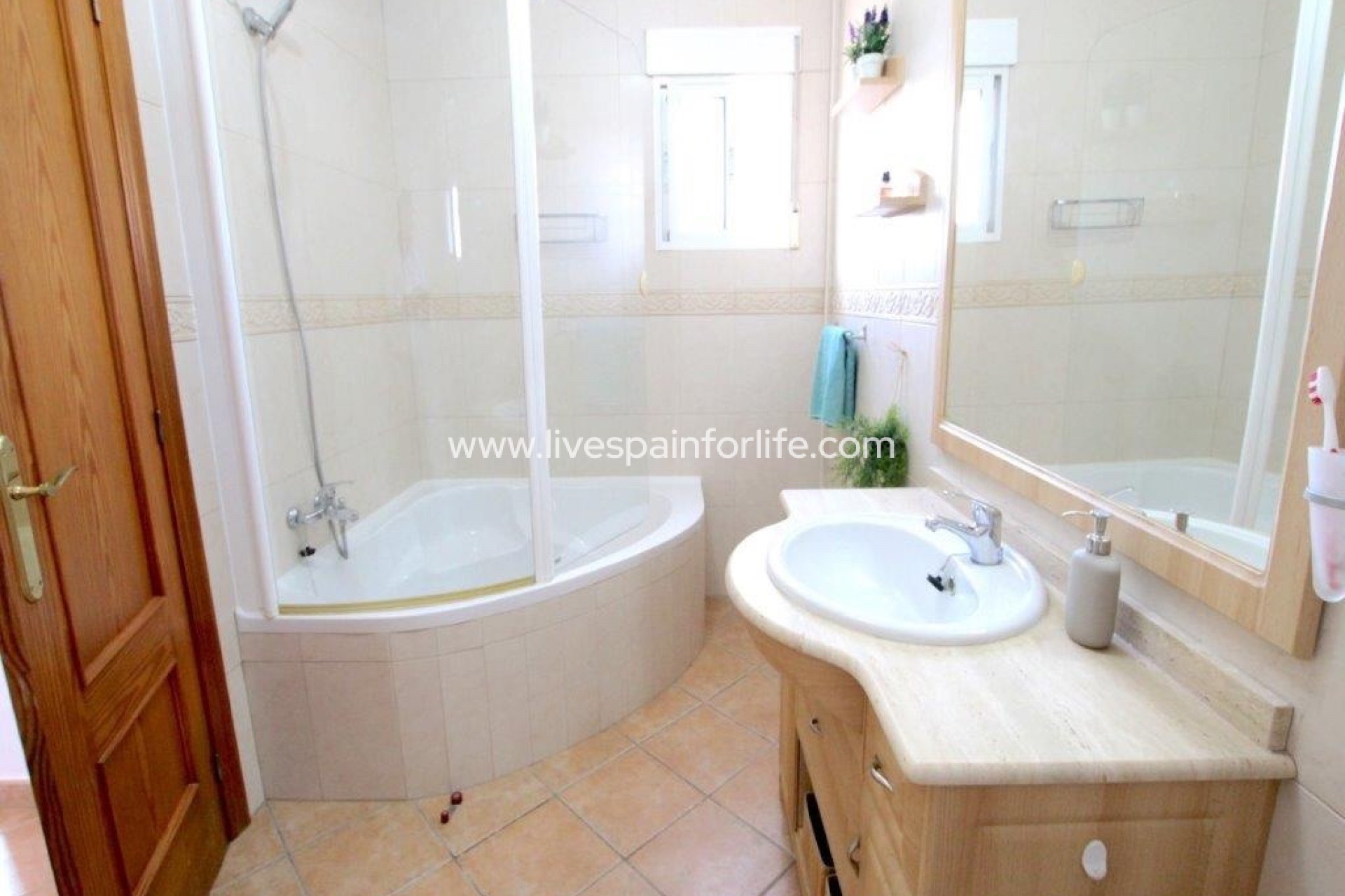 Resale - Country Property -
Dolores