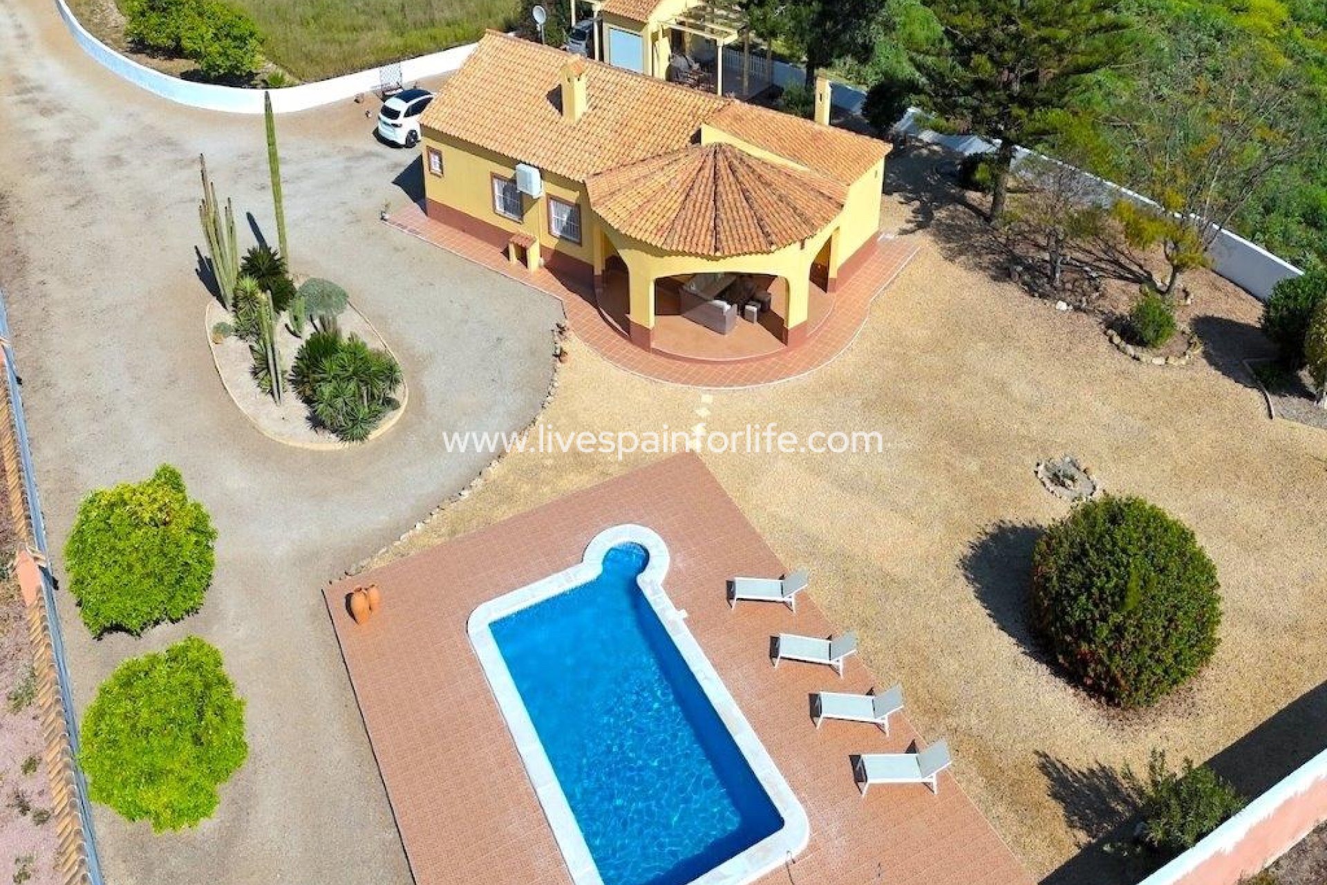 Resale - Country Property -
Dolores