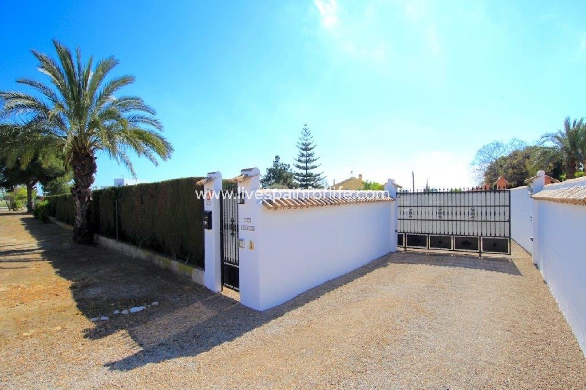 Resale - Country Property -
Dolores