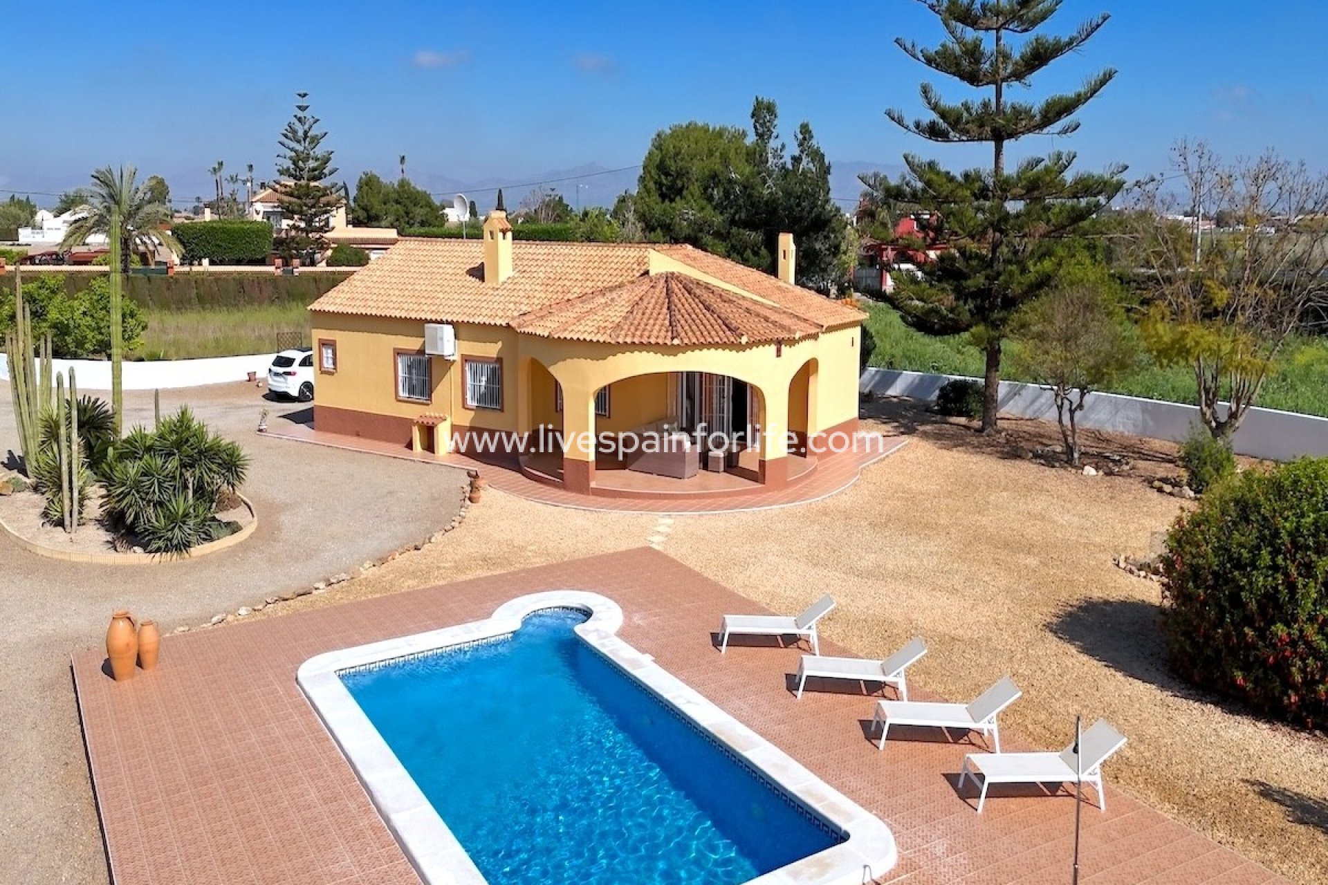 Resale - Country Property -
Dolores