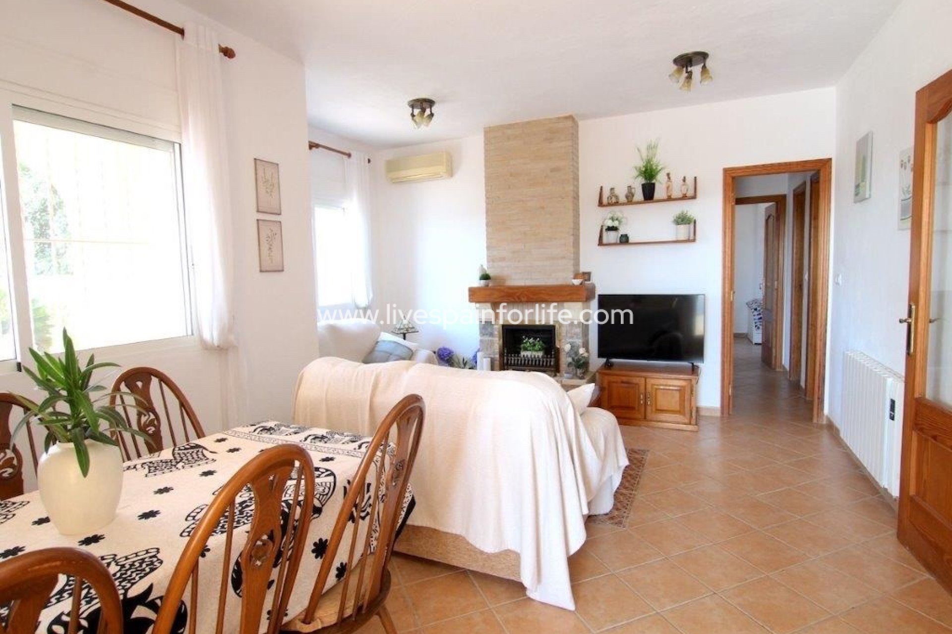 Resale - Country Property -
Dolores