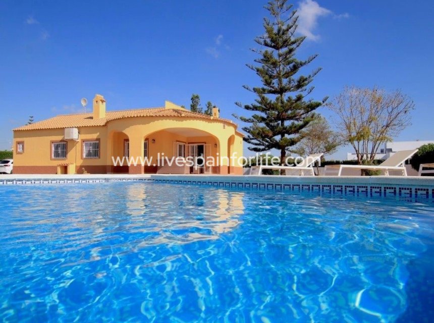 Resale - Country Property -
Dolores