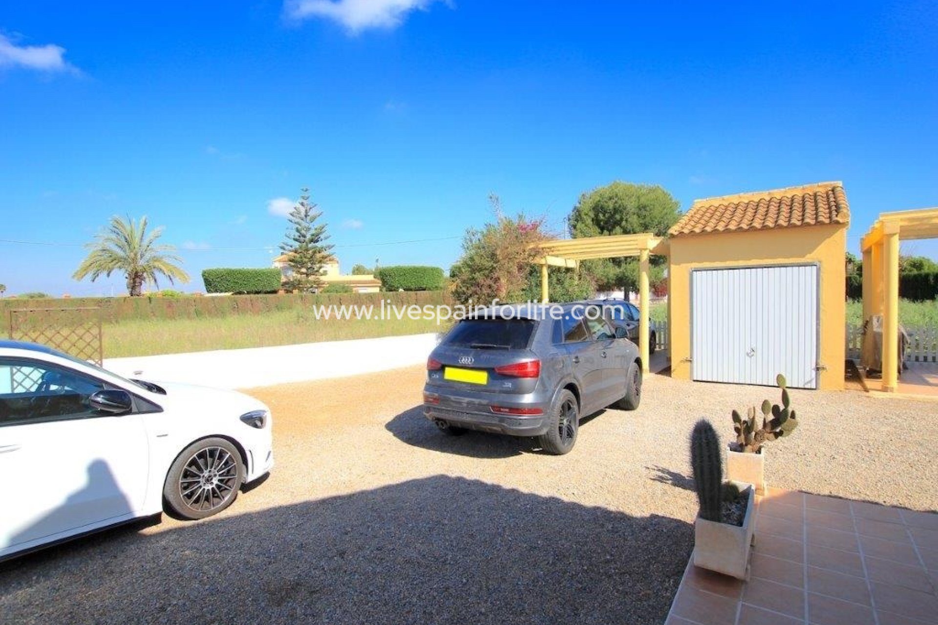 Resale - Country Property -
Dolores