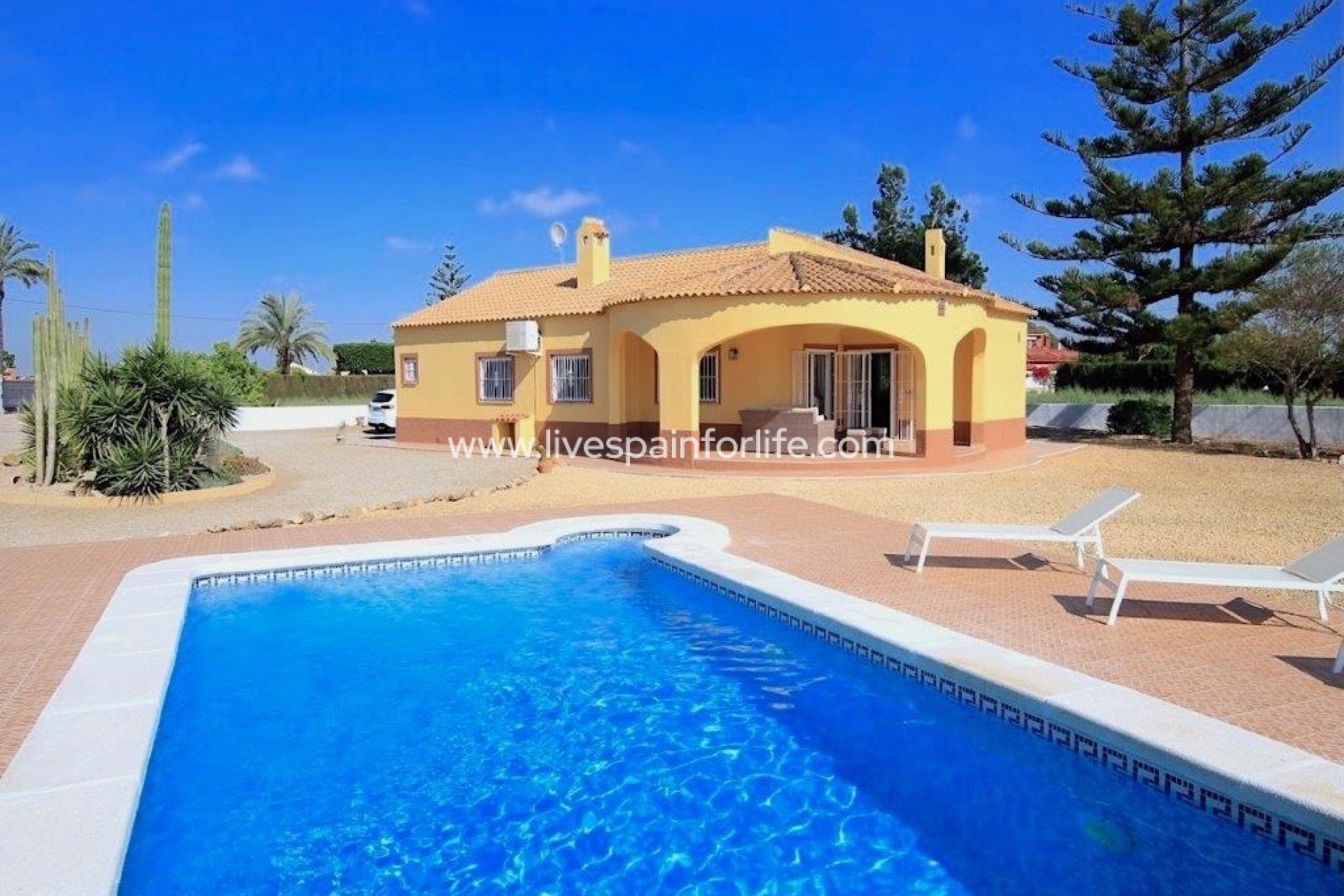 Resale - Country Property -
Dolores