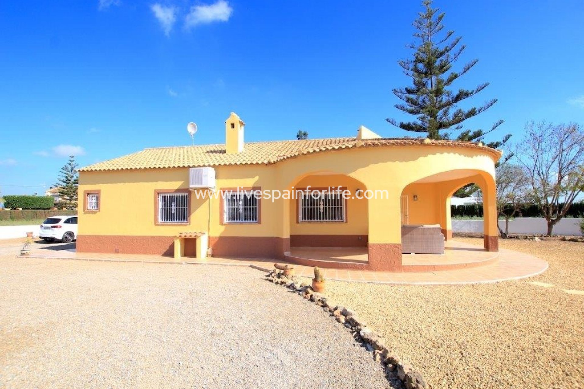 Resale - Country Property -
Dolores