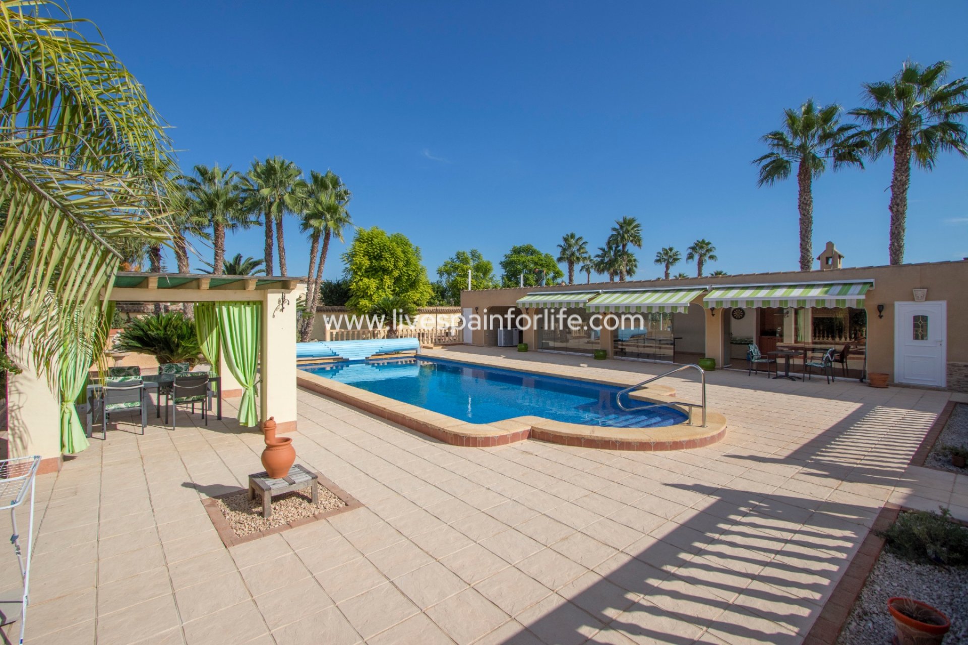 Resale - Country Property -
Dolores