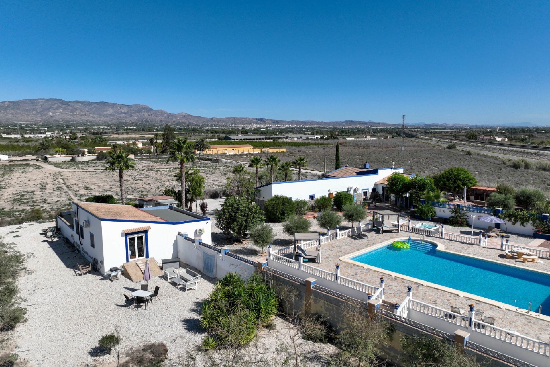 Resale - Country Property -
El Realengo