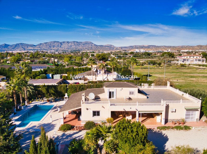 Resale - Country Property -
Elche