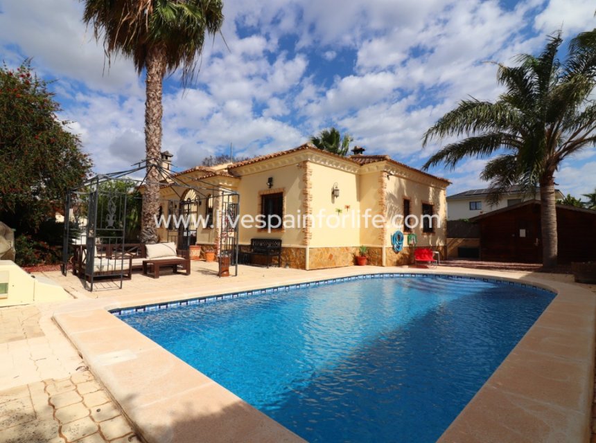 Resale - Country Property -
Formentera Del Segura