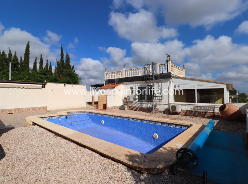 Resale - Country Property -
Heredades