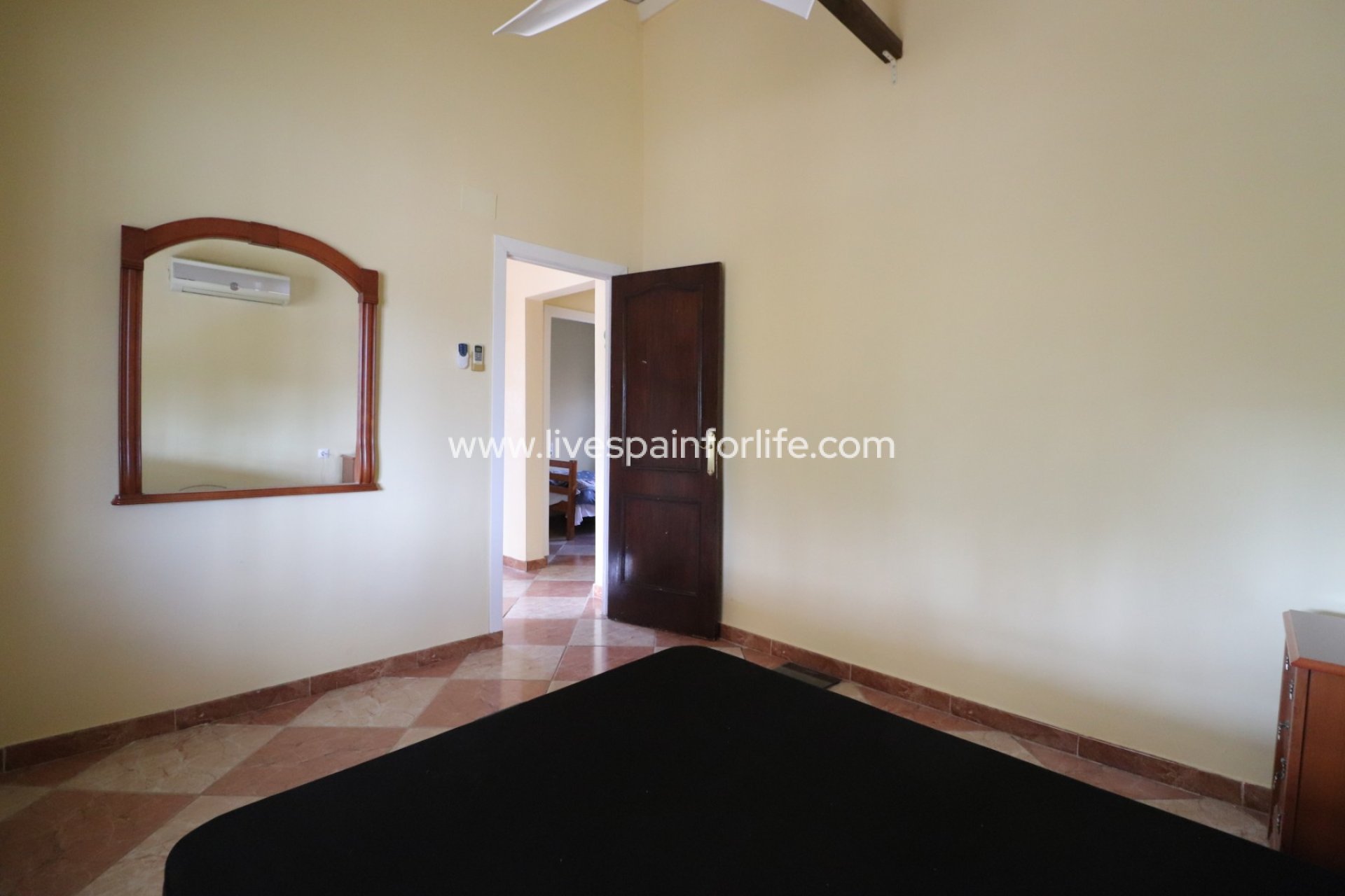 Resale - Country Property -
Heredades