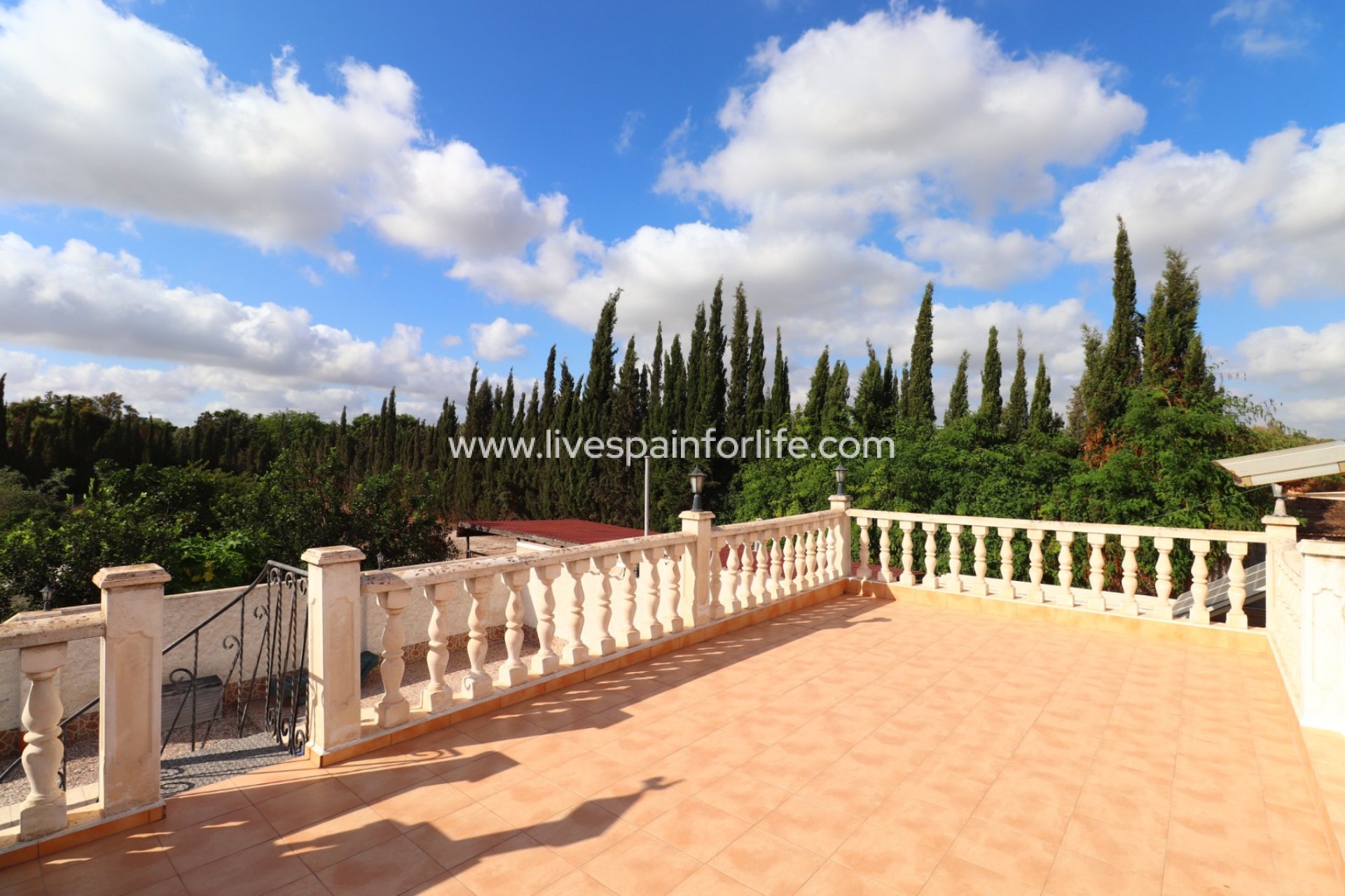 Resale - Country Property -
Heredades