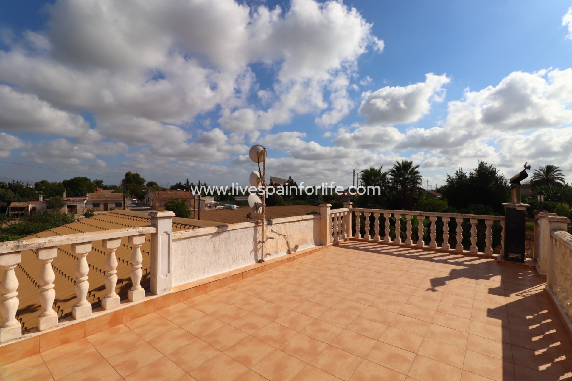 Resale - Country Property -
Heredades