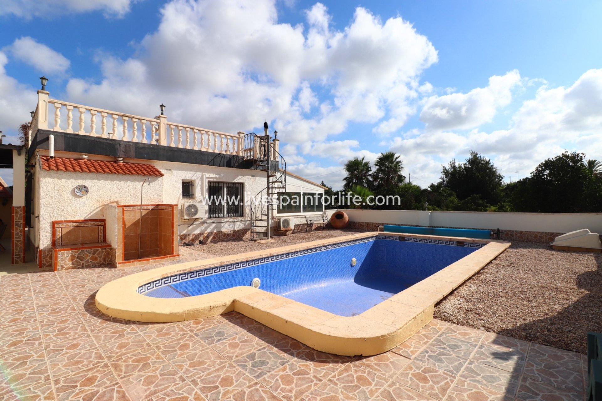 Resale - Country Property -
Heredades