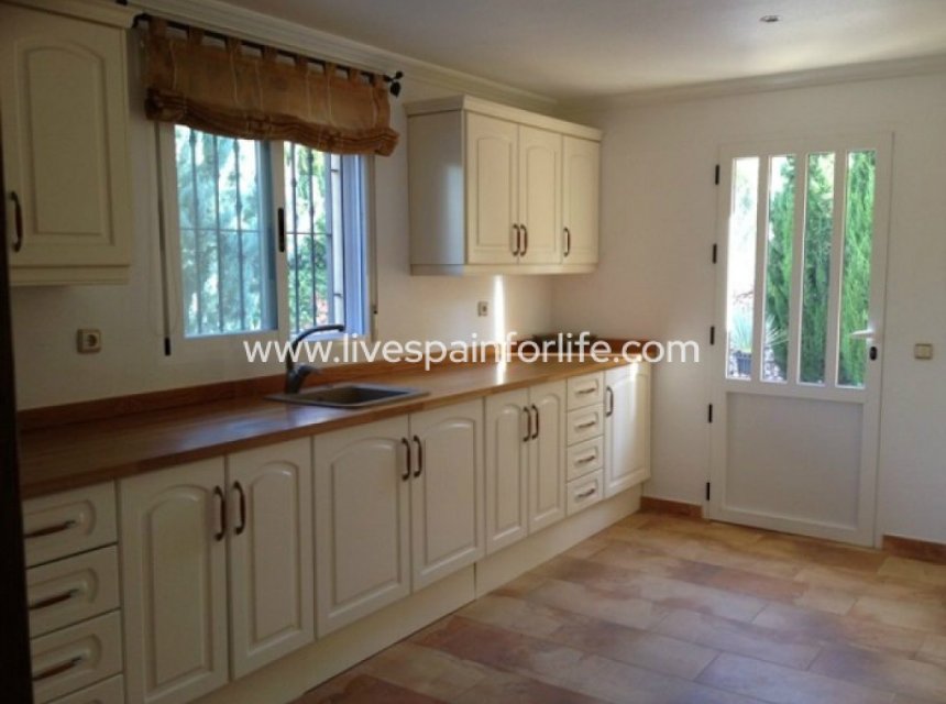 Resale - Country Property -
Hondon De Las Nieves