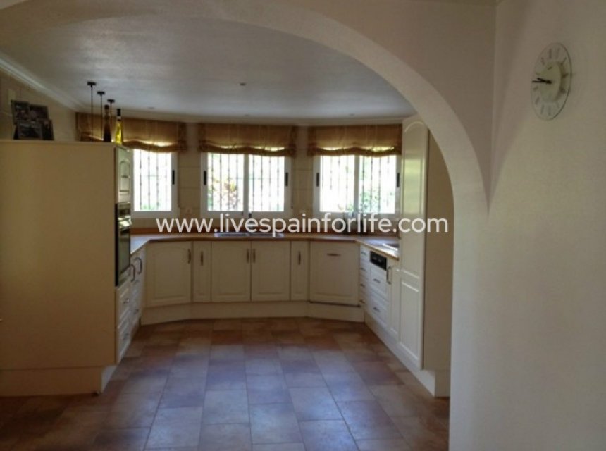 Resale - Country Property -
Hondon De Las Nieves