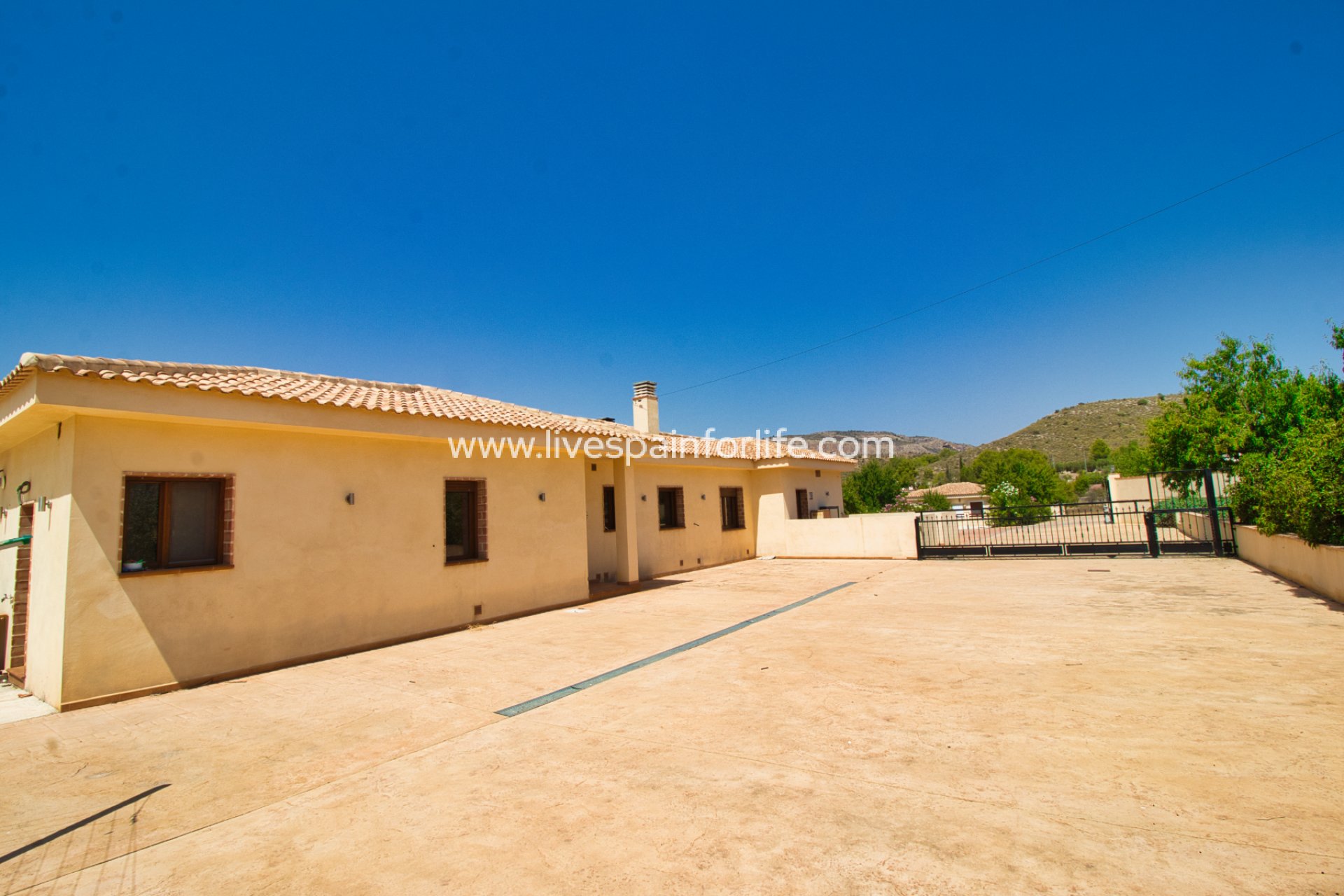 Resale - Country Property -
Hondon De Las Nieves