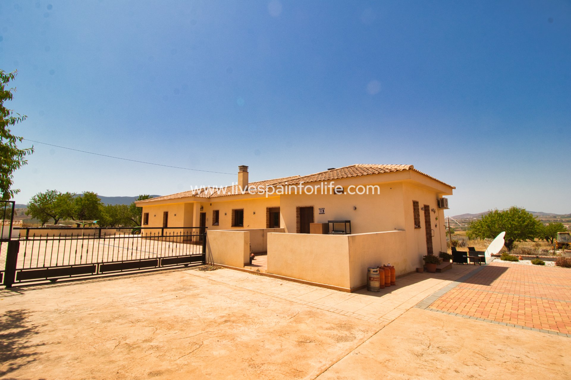 Resale - Country Property -
Hondon De Las Nieves