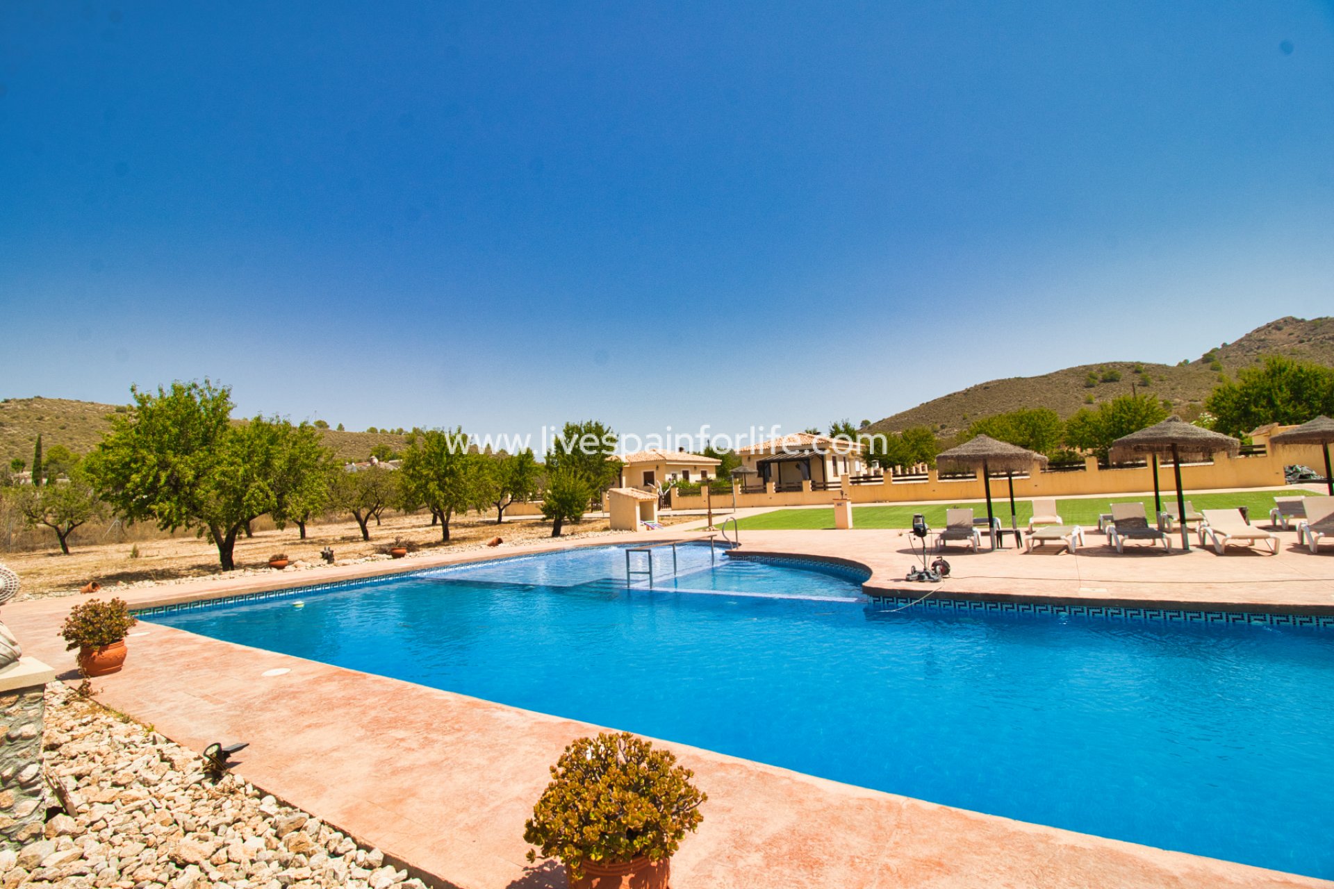Resale - Country Property -
Hondon De Las Nieves