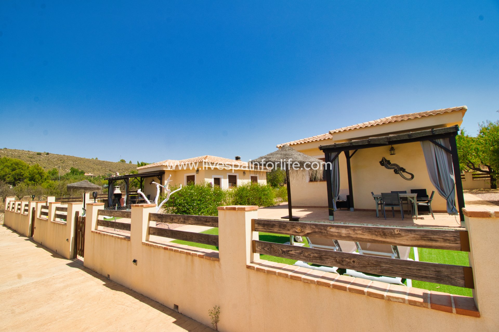 Resale - Country Property -
Hondon De Las Nieves