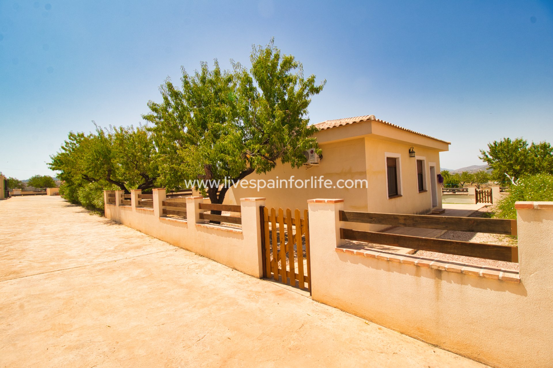 Resale - Country Property -
Hondon De Las Nieves
