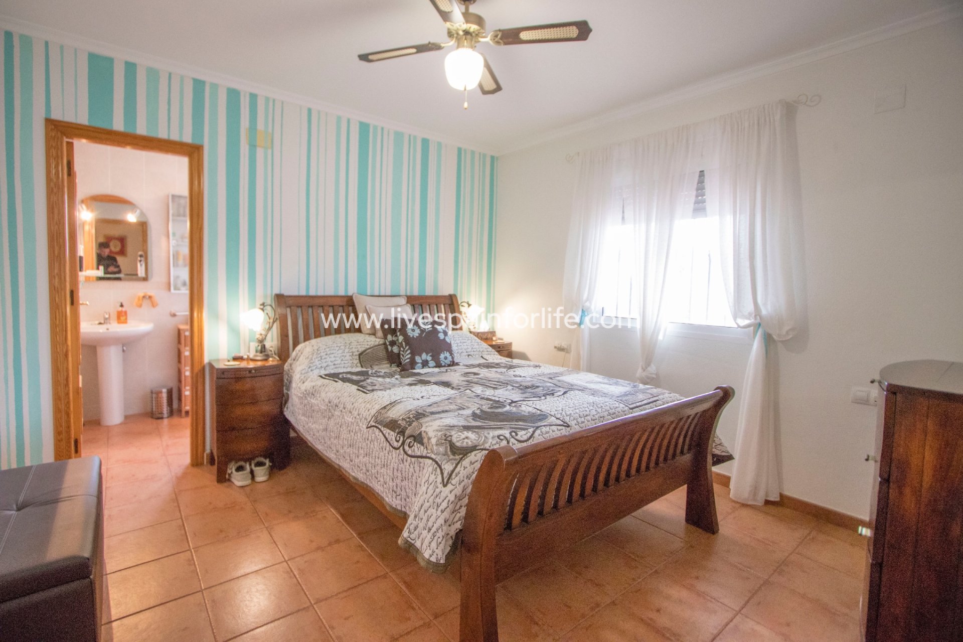 Resale - Country Property -
Hondon De Los Frailes