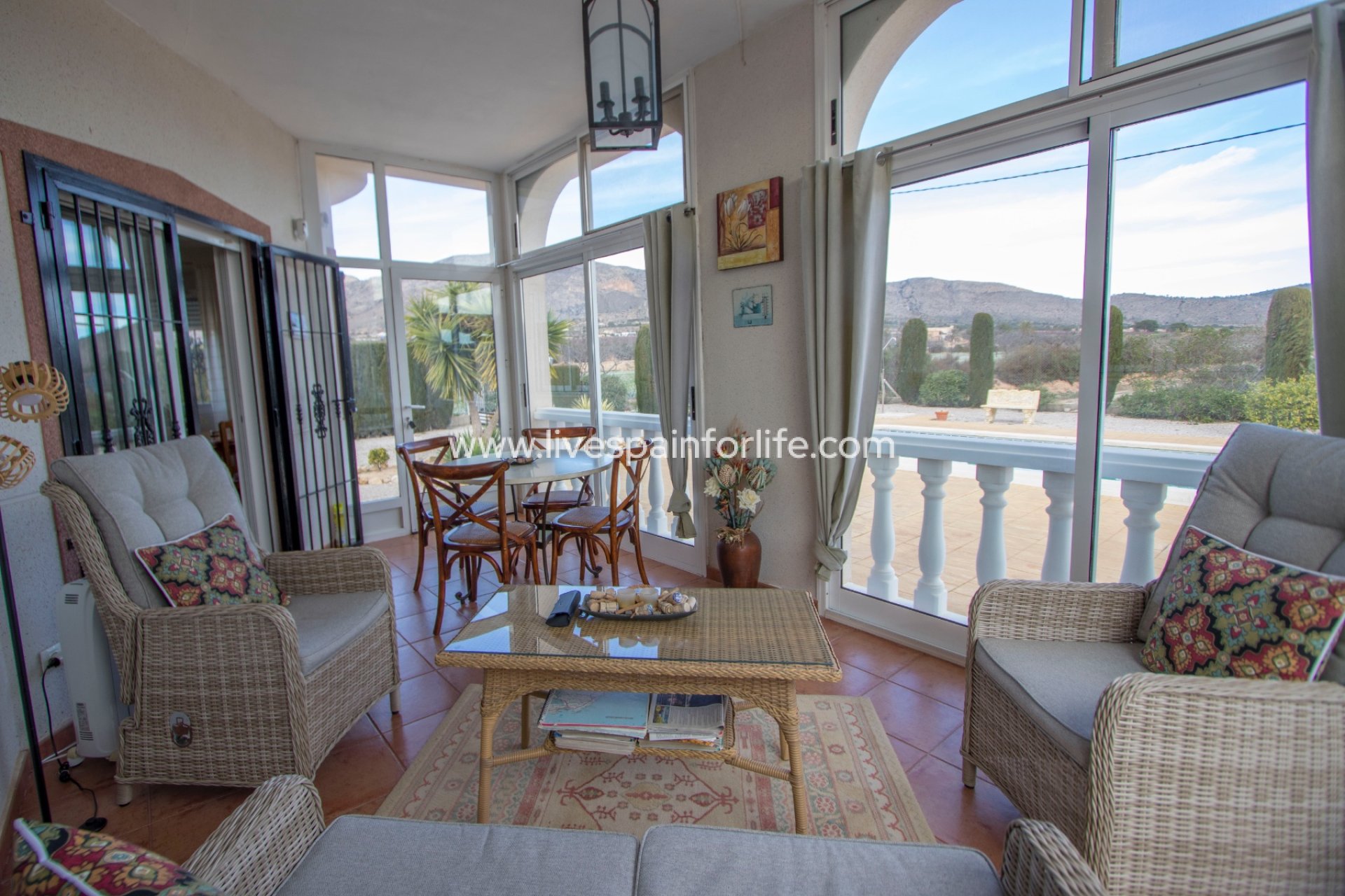 Resale - Country Property -
Hondon De Los Frailes