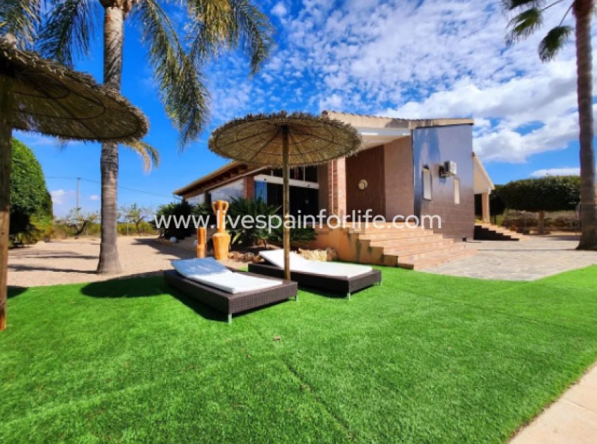 Resale - Country Property -
Jacarilla