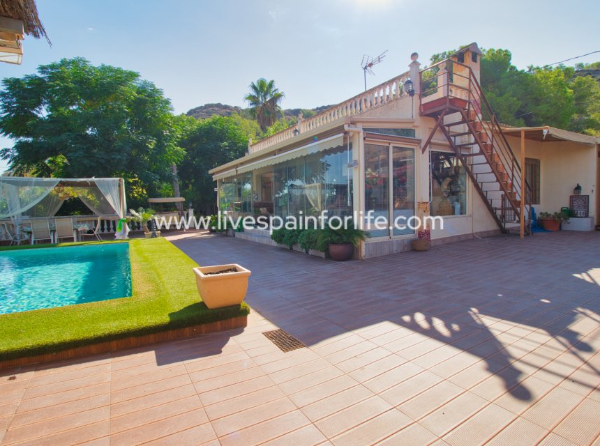 Resale - Country Property -
La Matanza