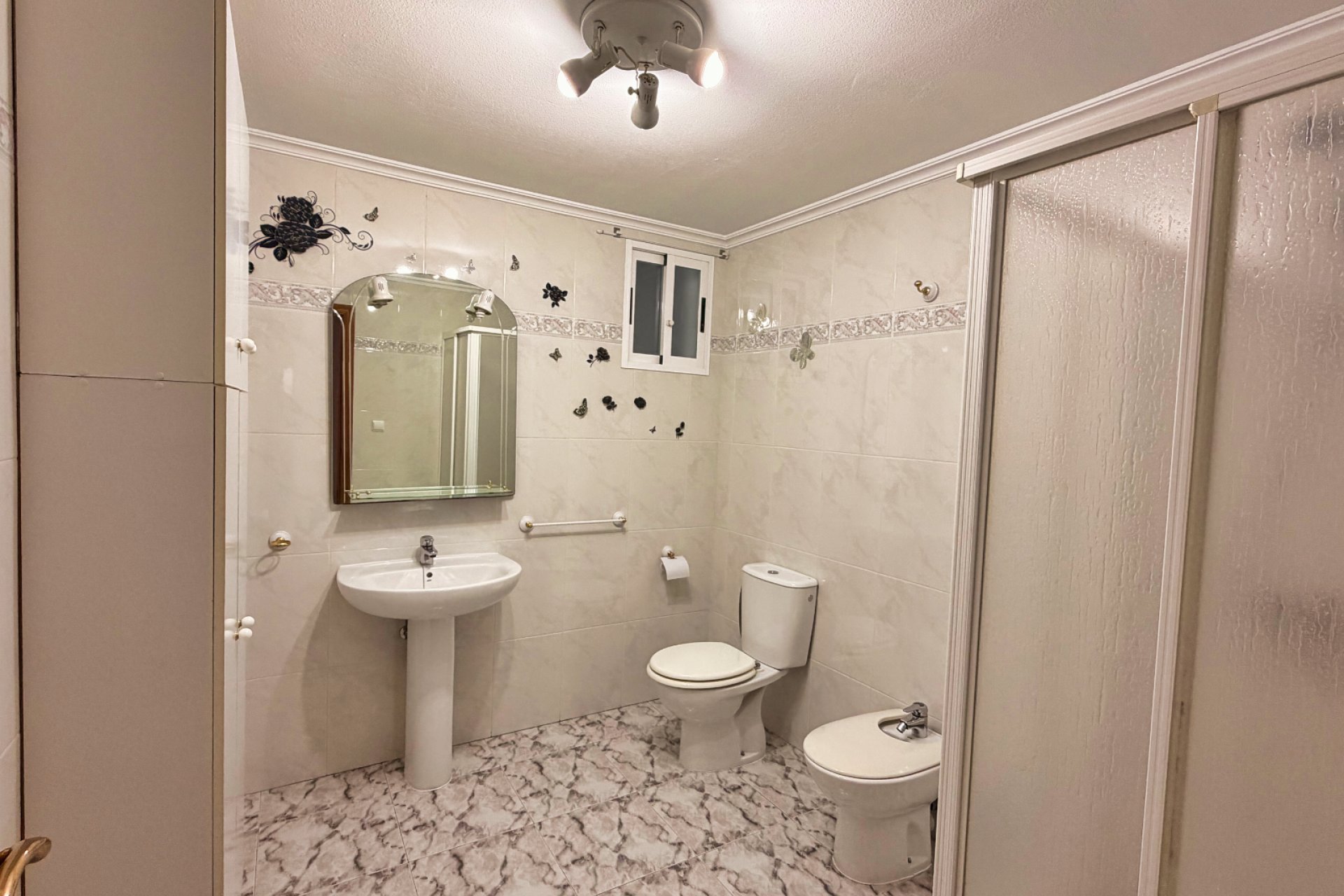 Resale - Country Property -
La Matola