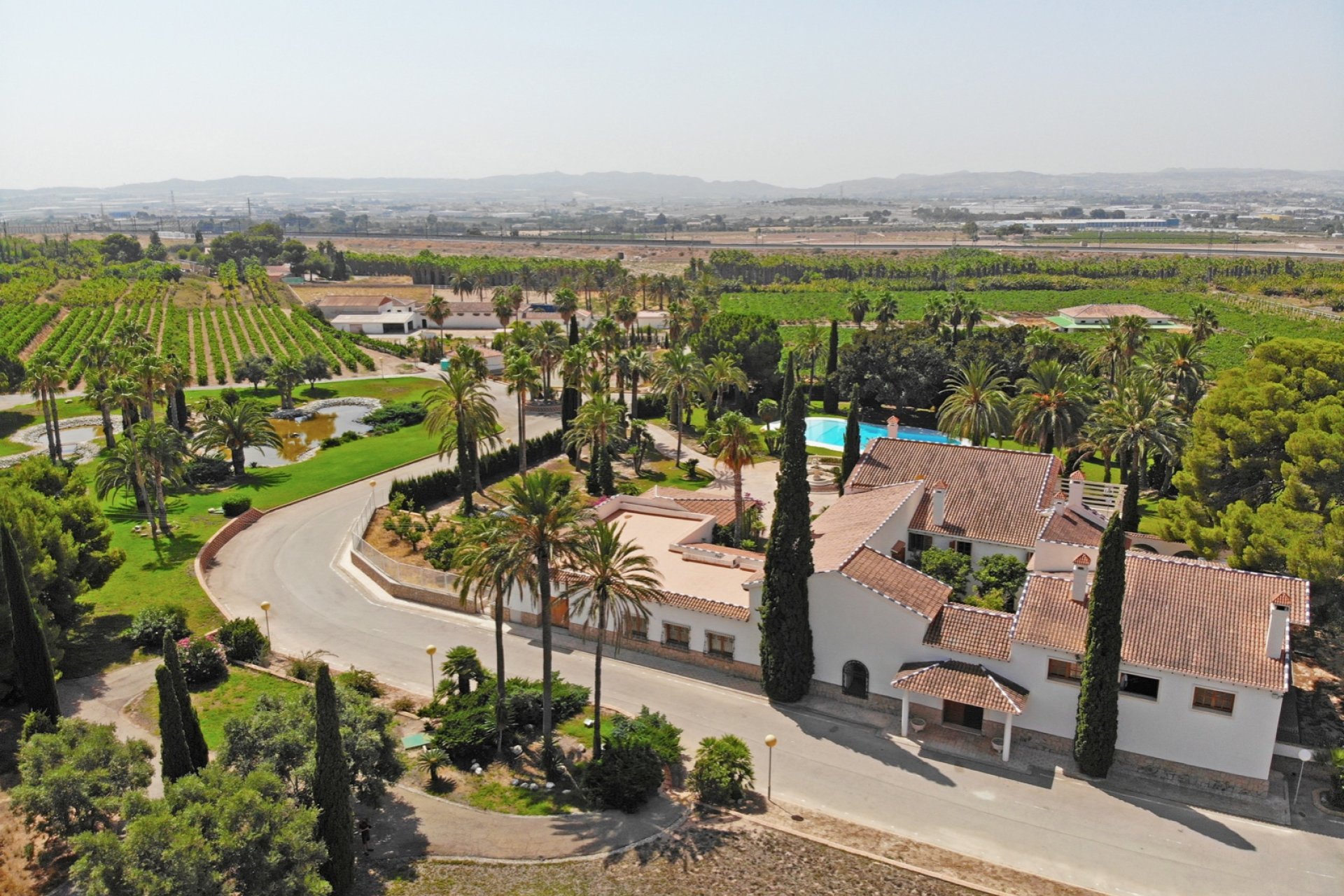 Resale - Country Property -
Novelda