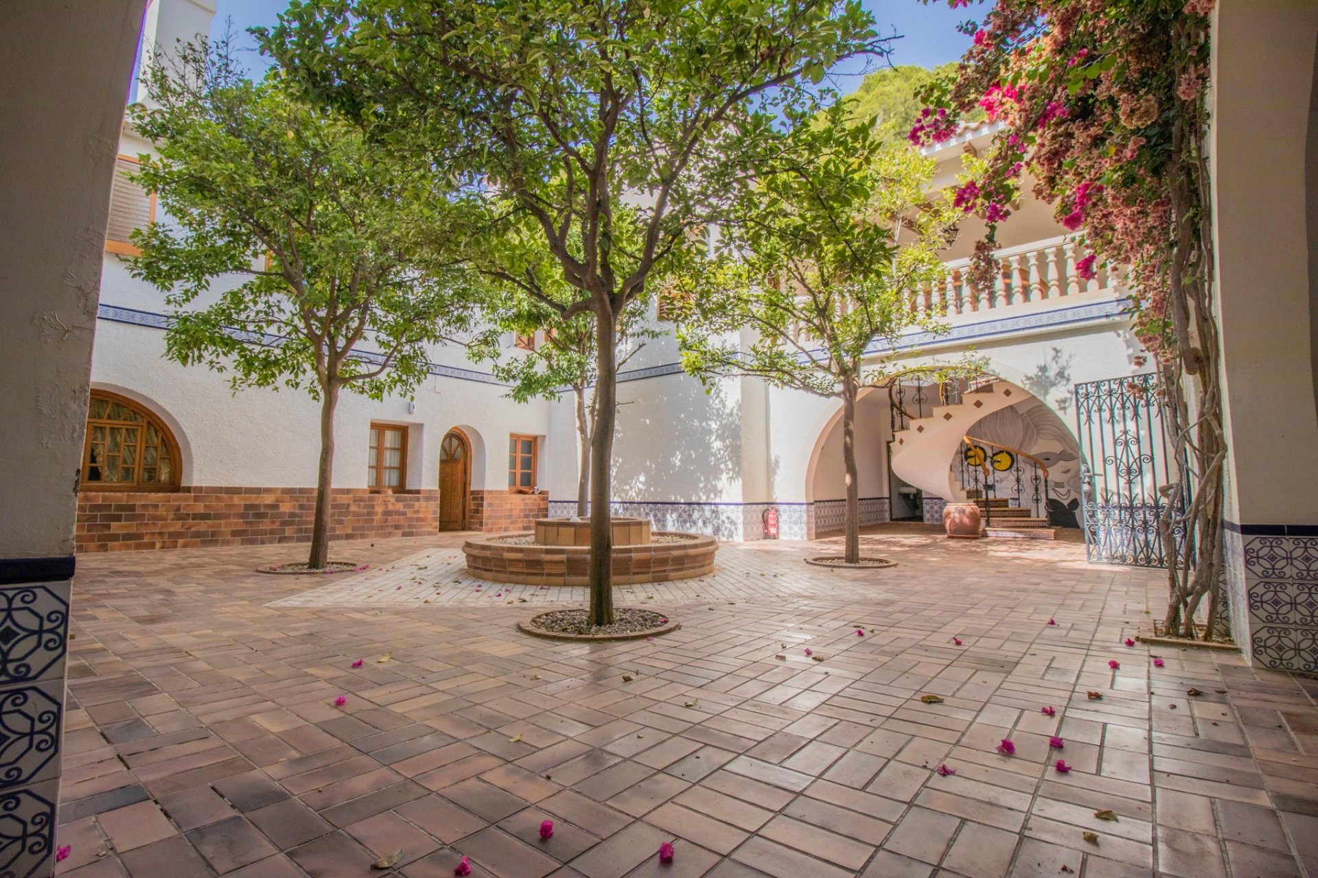 Resale - Country Property -
Novelda