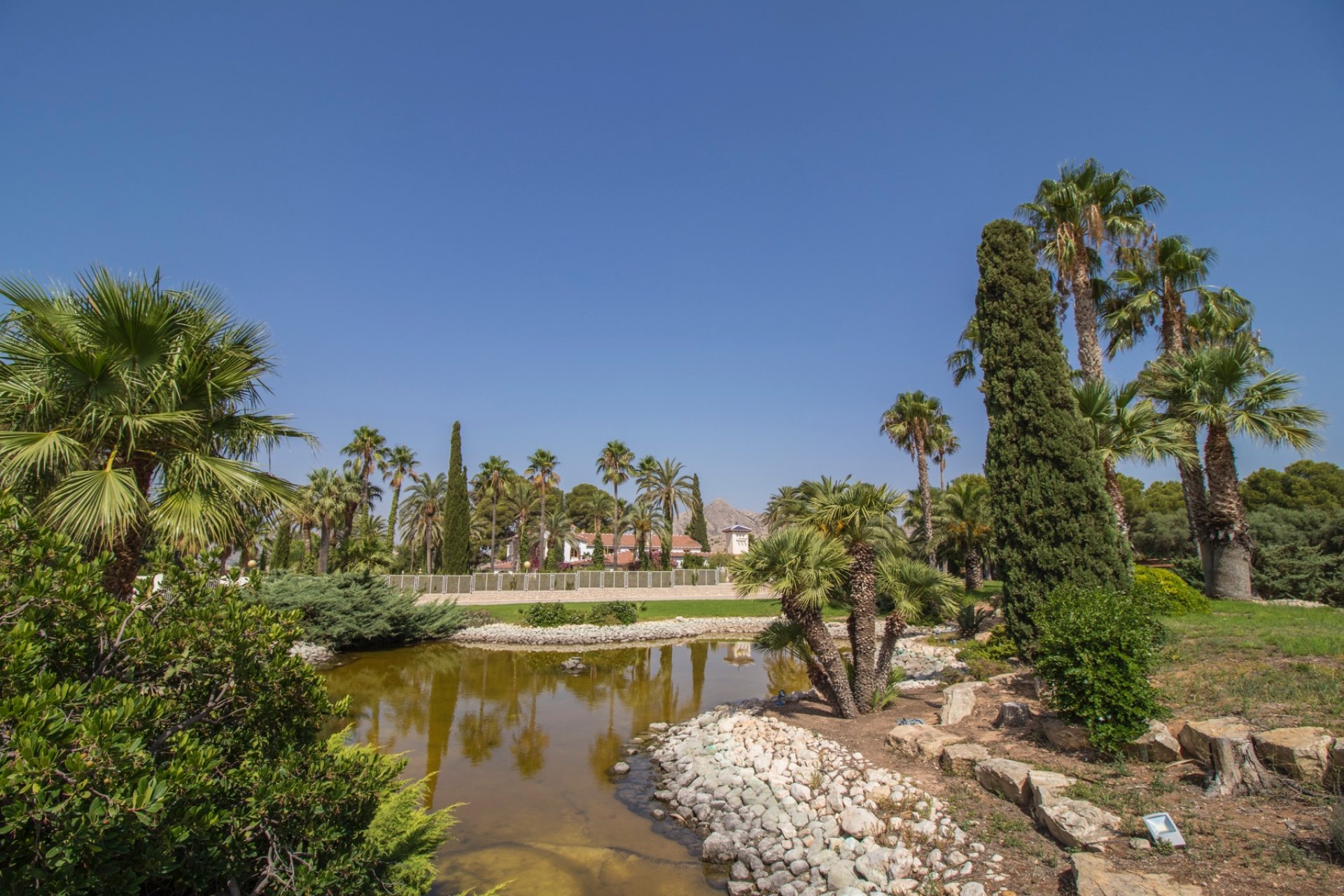 Resale - Country Property -
Novelda