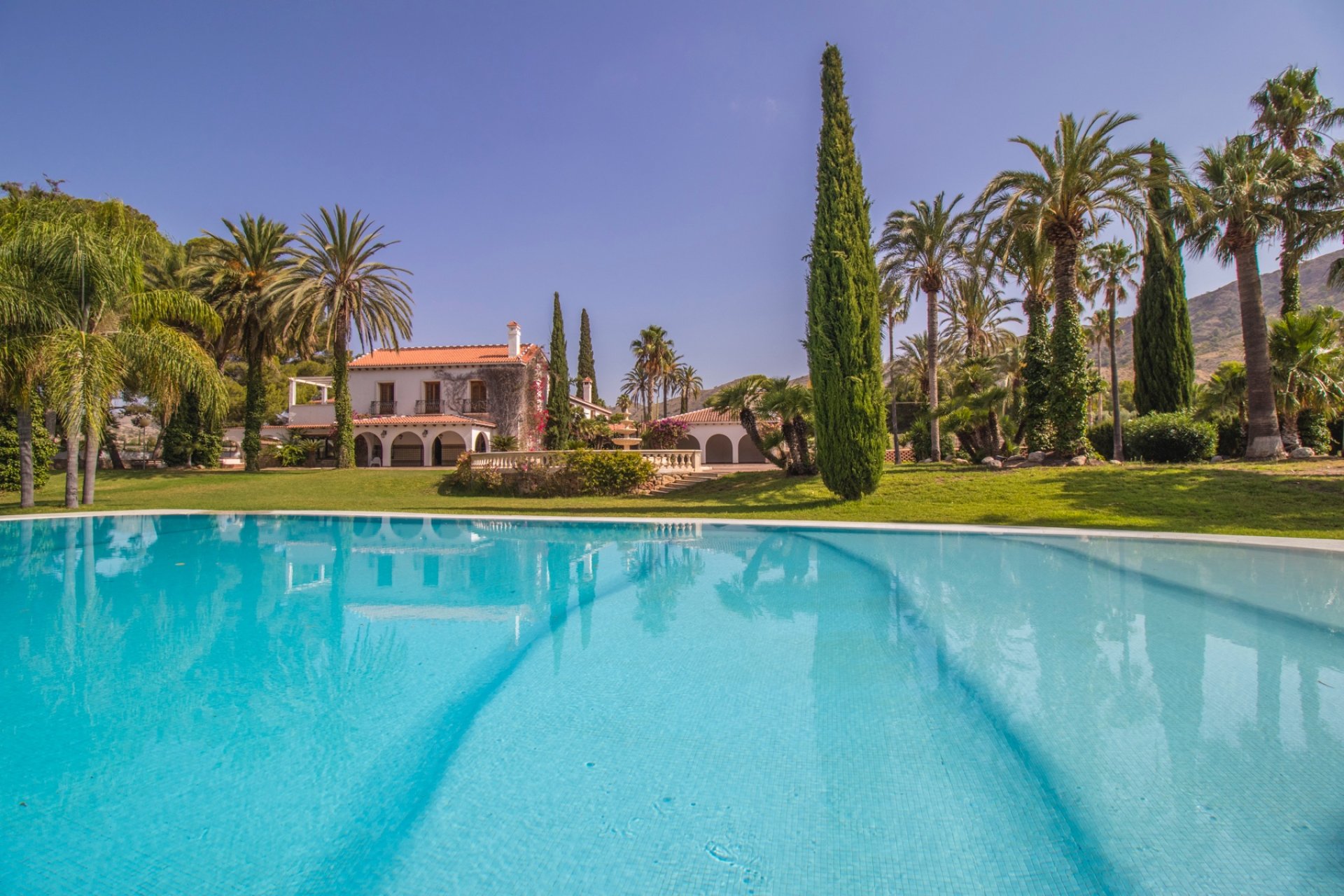 Resale - Country Property -
Novelda