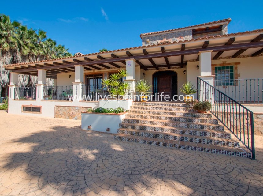 Resale - Country Property -
Orihuela