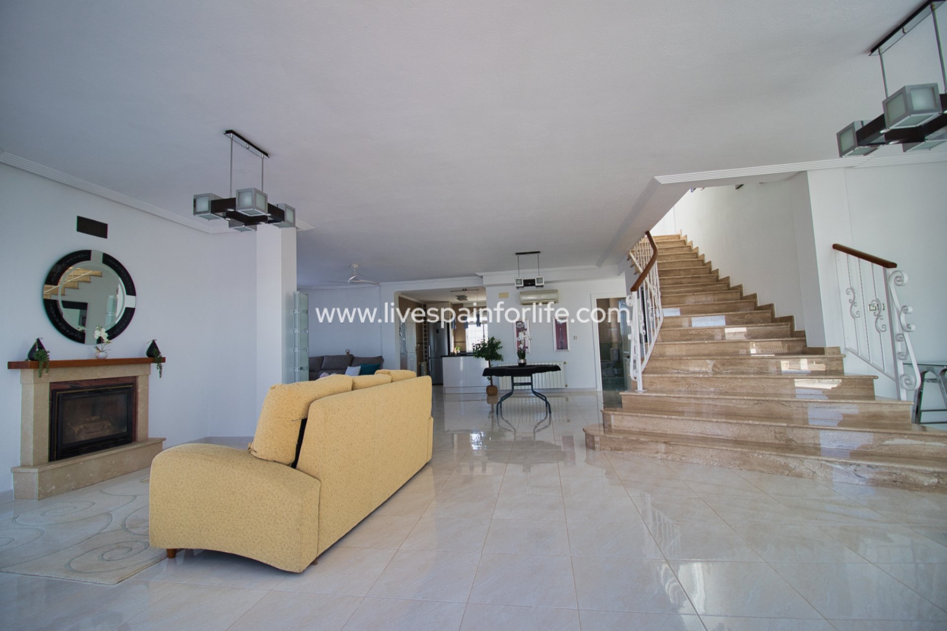 Resale - Country Property -
Pinoso