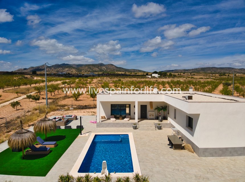 Resale - Country Property -
Pinoso