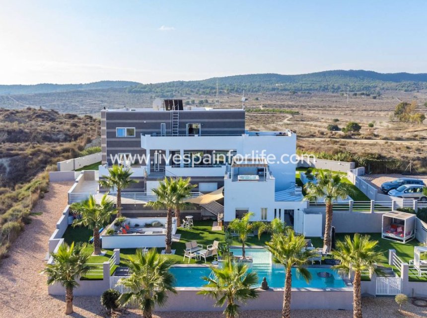 Resale - Country Property -
Torremendo