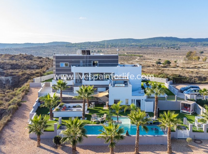 Resale - Country Property -
Torremendo