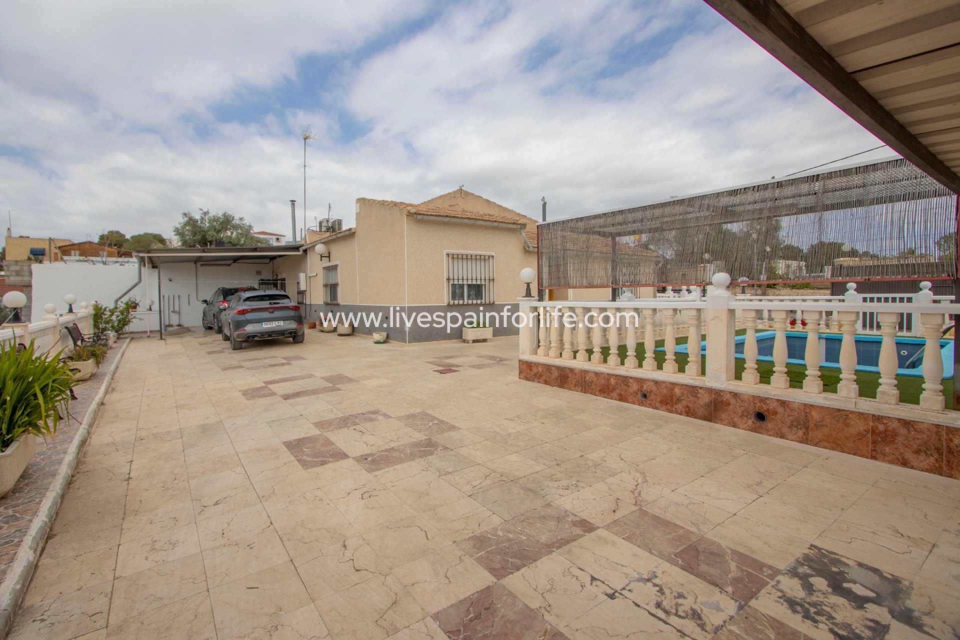Resale - Equestrian -
Albatera