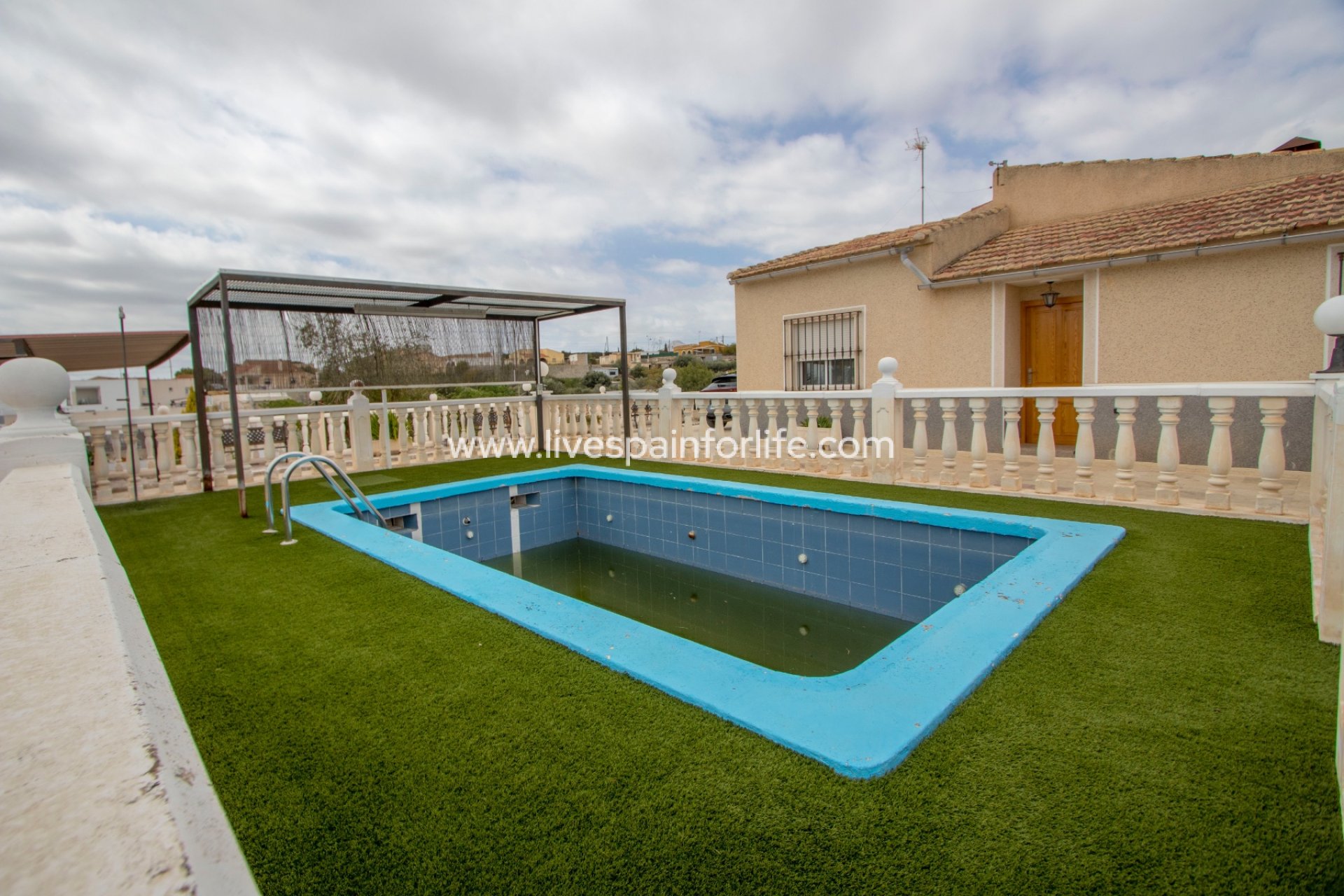 Resale - Equestrian -
Albatera