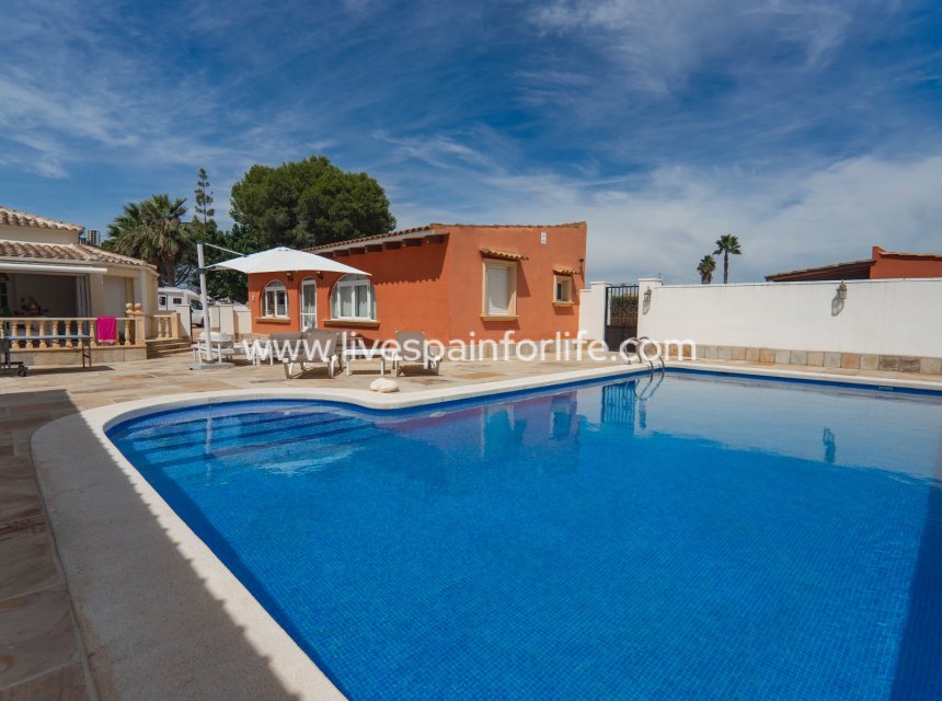 Resale - Equestrian -
Almoradi - Heredades