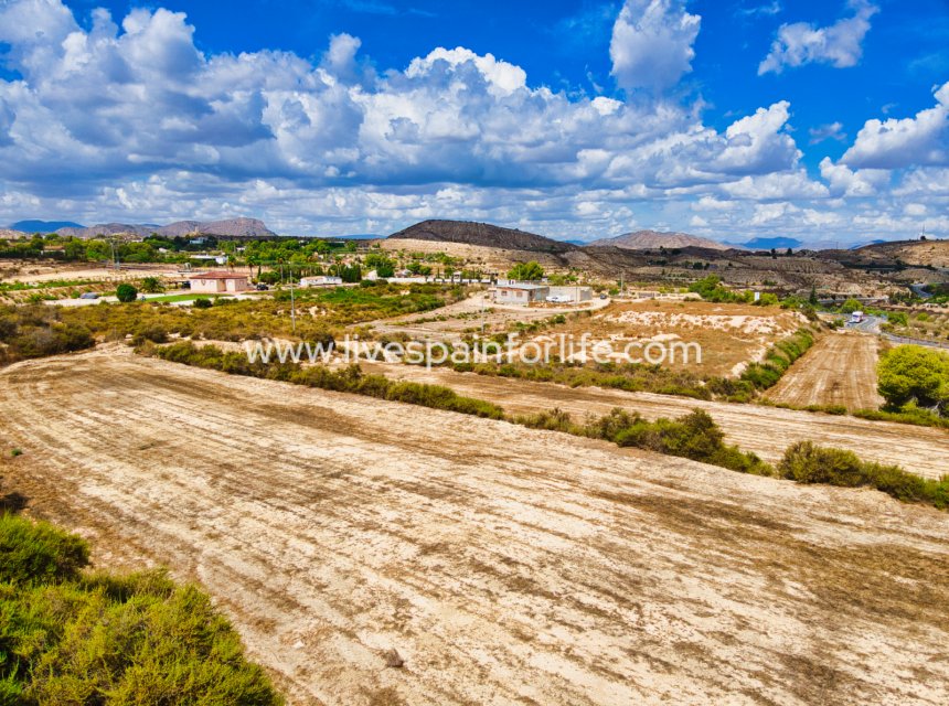 Resale - Plot of Land -
Alicante