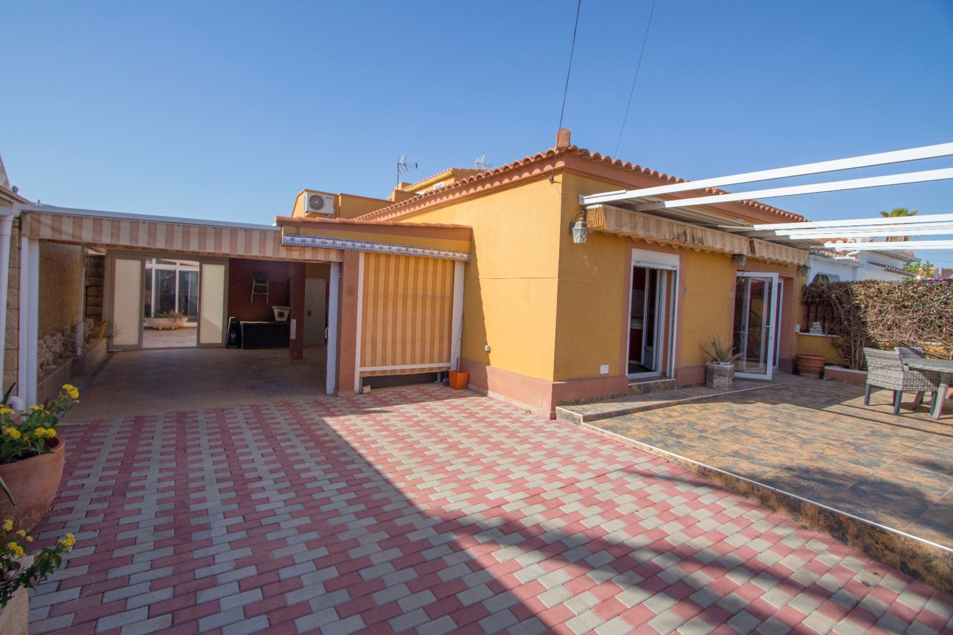 Resale - Semi-detached house / Quad -
Torrevieja - El Chaparral