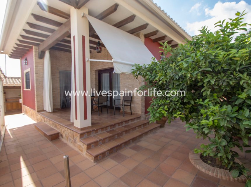 Resale - Town house -
Albatera