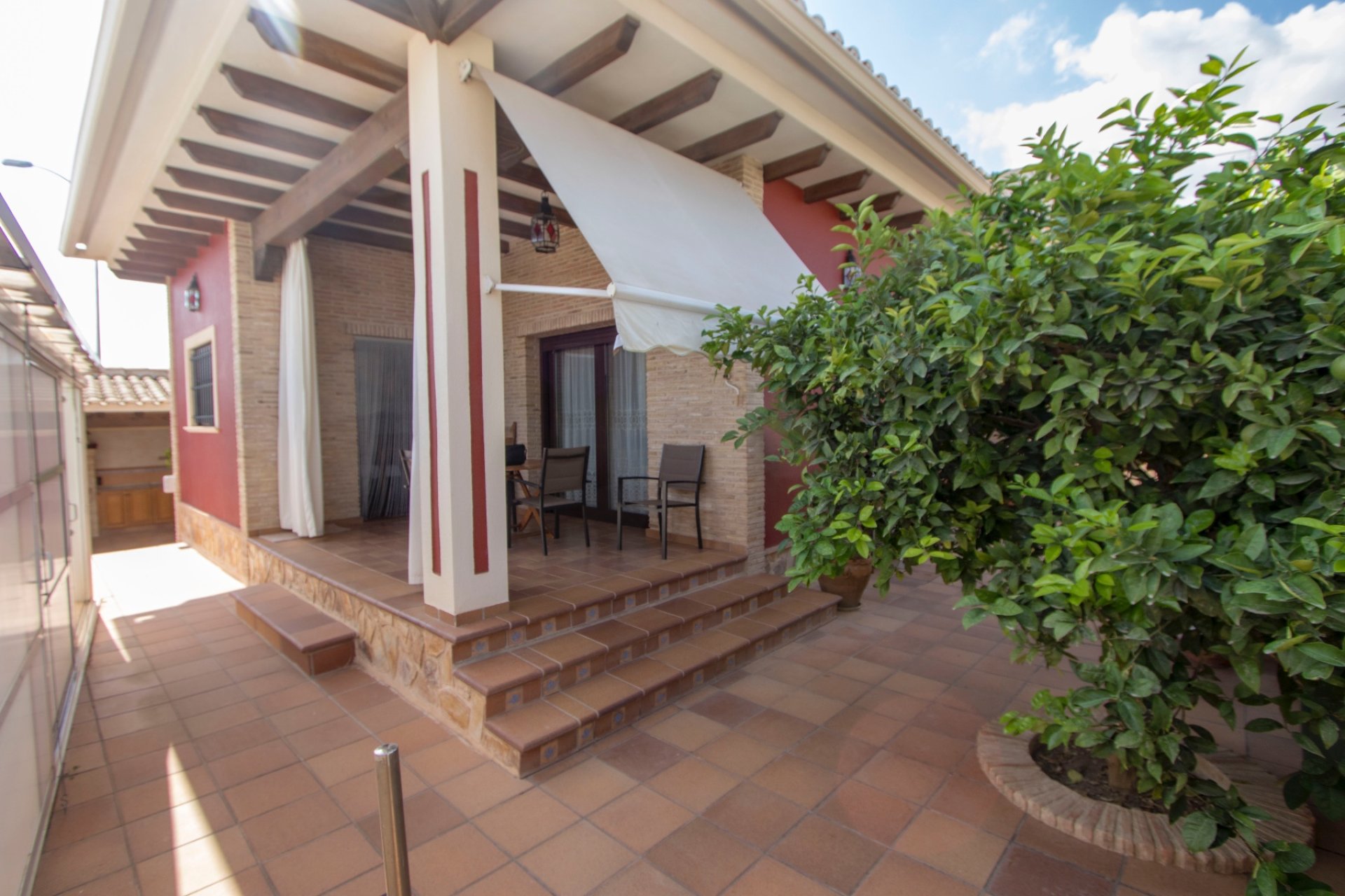 Resale - Town house -
Alicante