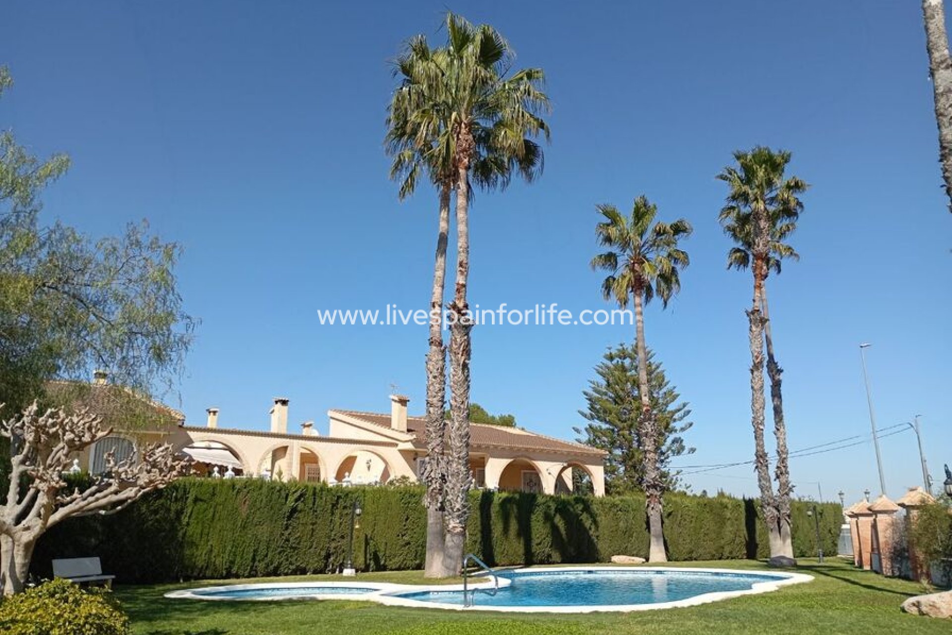 Resale - Town house -
Catral